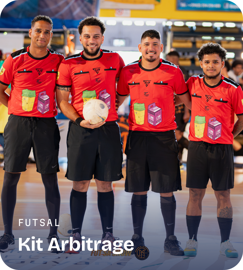 Kit arbitrage futsal : quatre arbitres en tenue rouge et noire SC Sport