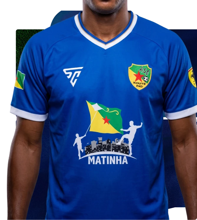 Maillot de football bleu personnalisé porté – Gamme Match SC Sport pour clubs et équipes en Guyane